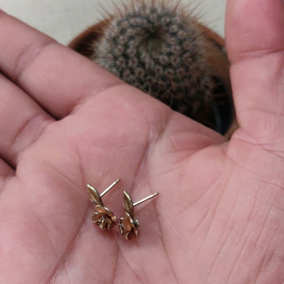 2 Pairs of Gold Stud Earrings - Picture 2 of 3